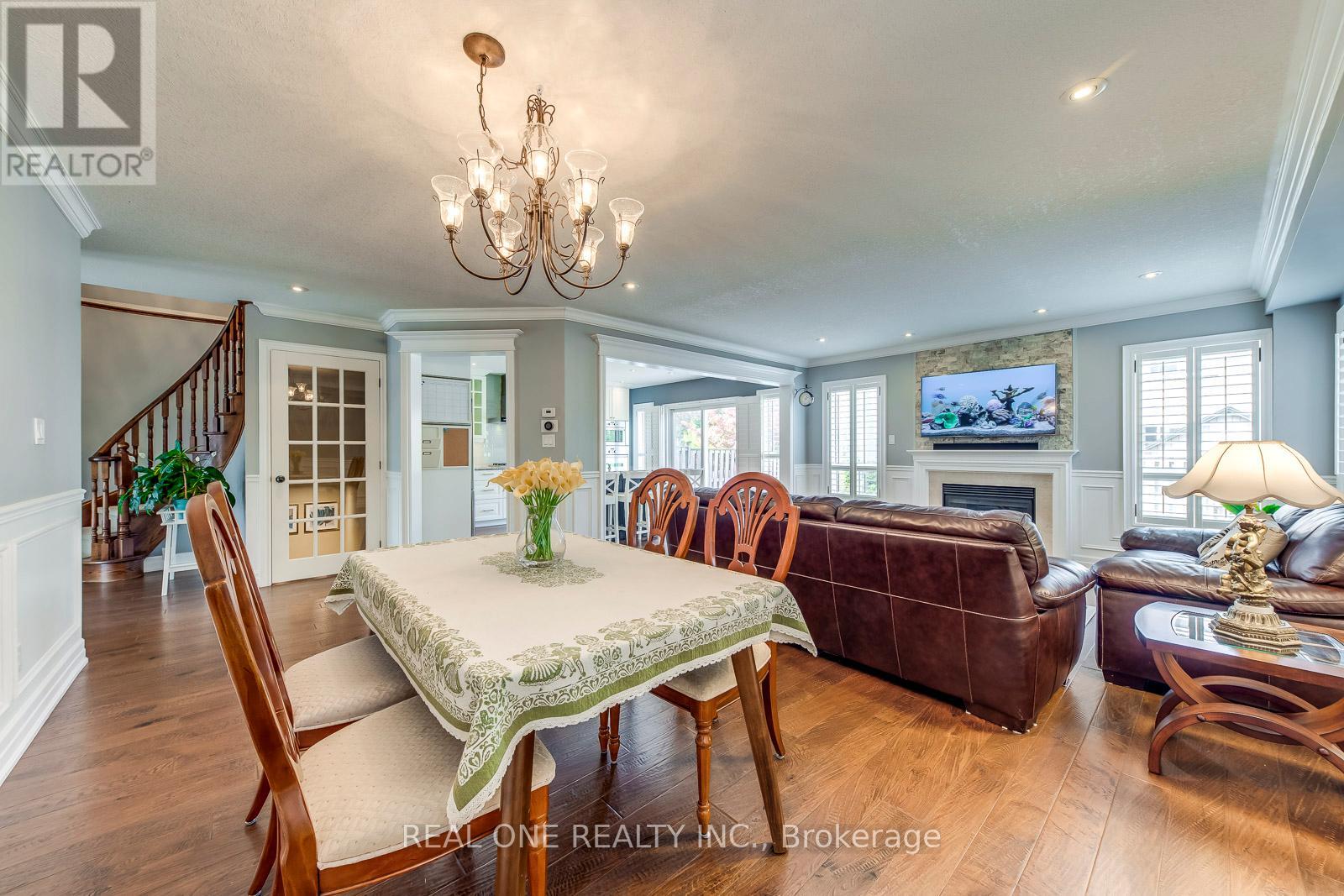 5803 Page Crescent, Burlington, Ontario  L7L 7N9 - Photo 17 - W12386853
