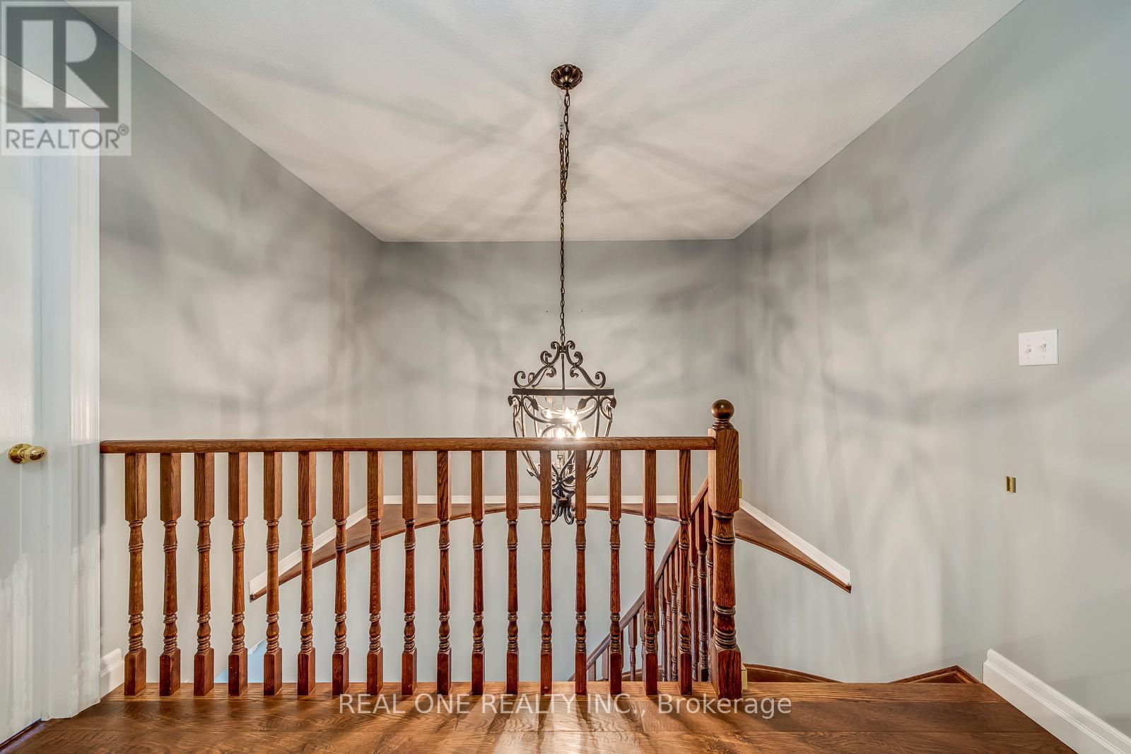 5803 Page Crescent, Burlington, Ontario  L7L 7N9 - Photo 21 - W12386853
