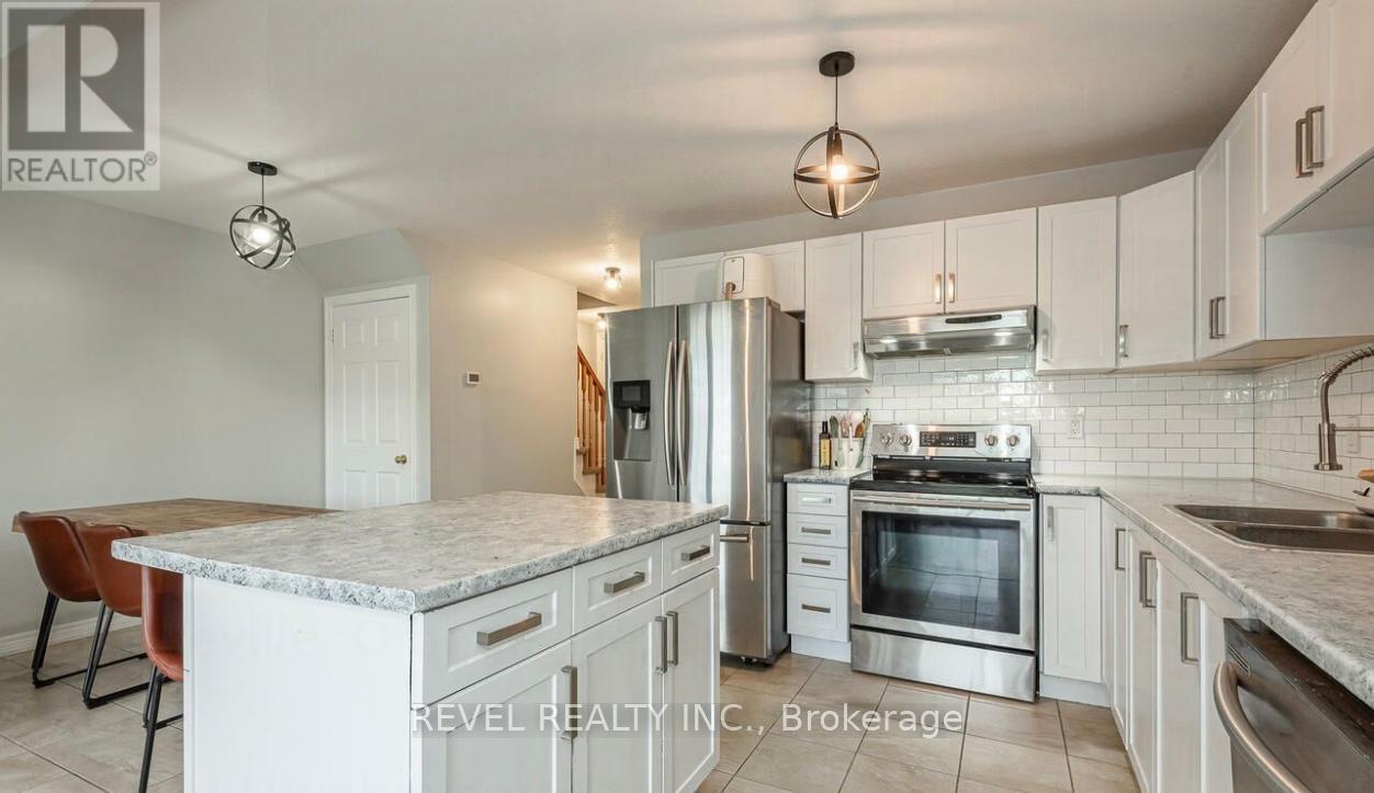124 Parkinson Crescent, Orangeville, Ontario  L9W 6X3 - Photo 7 - W12381317