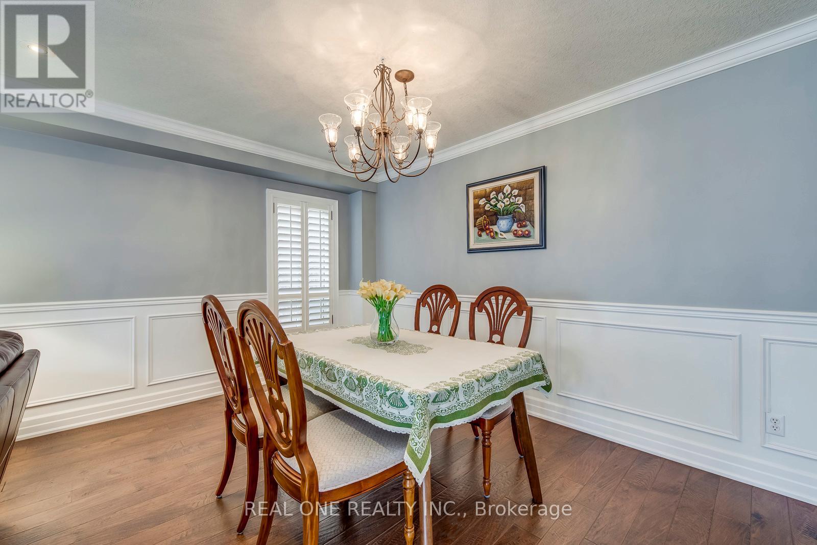 5803 Page Crescent, Burlington, Ontario  L7L 7N9 - Photo 16 - W12386853