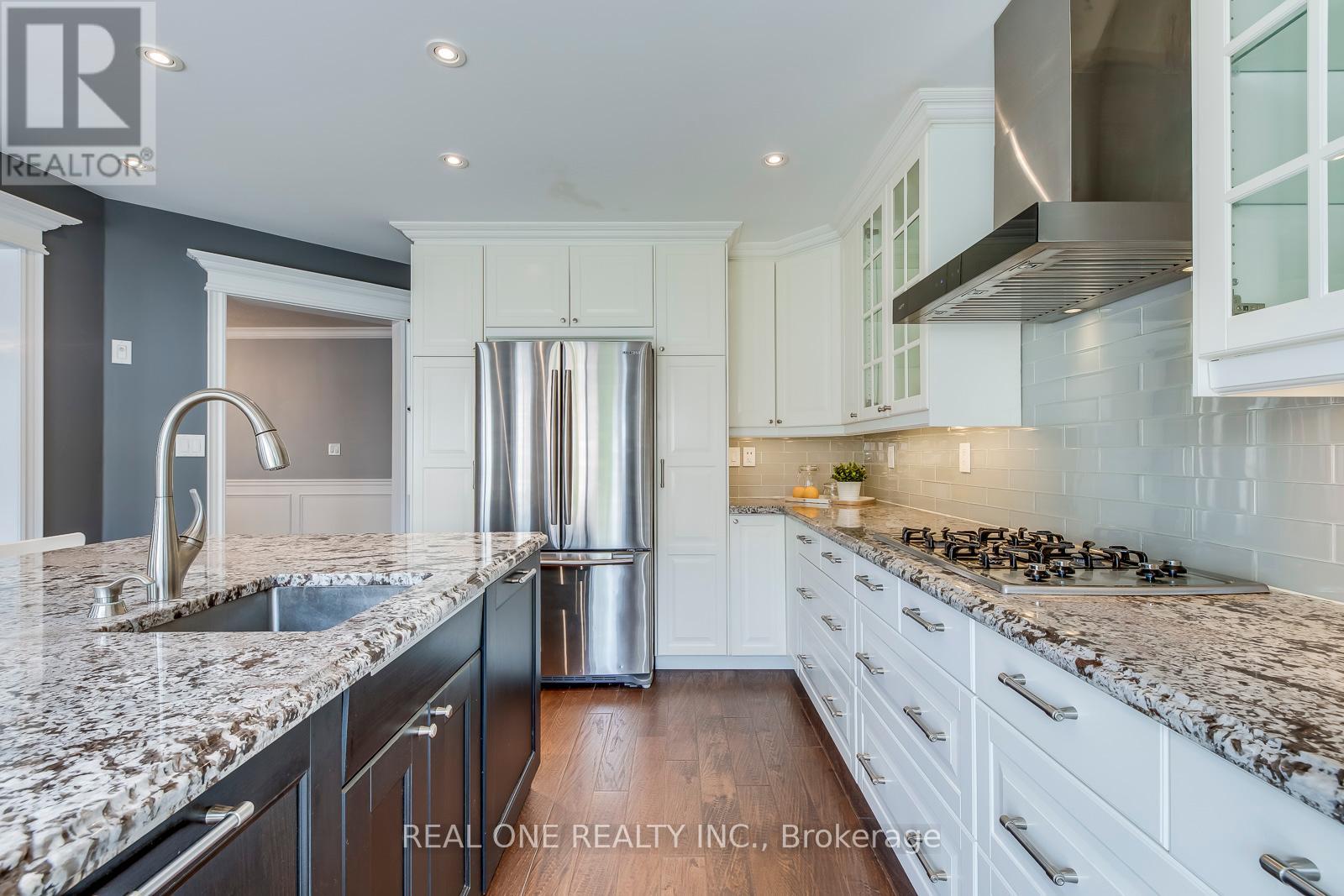 5803 Page Crescent, Burlington, Ontario  L7L 7N9 - Photo 12 - W12386853