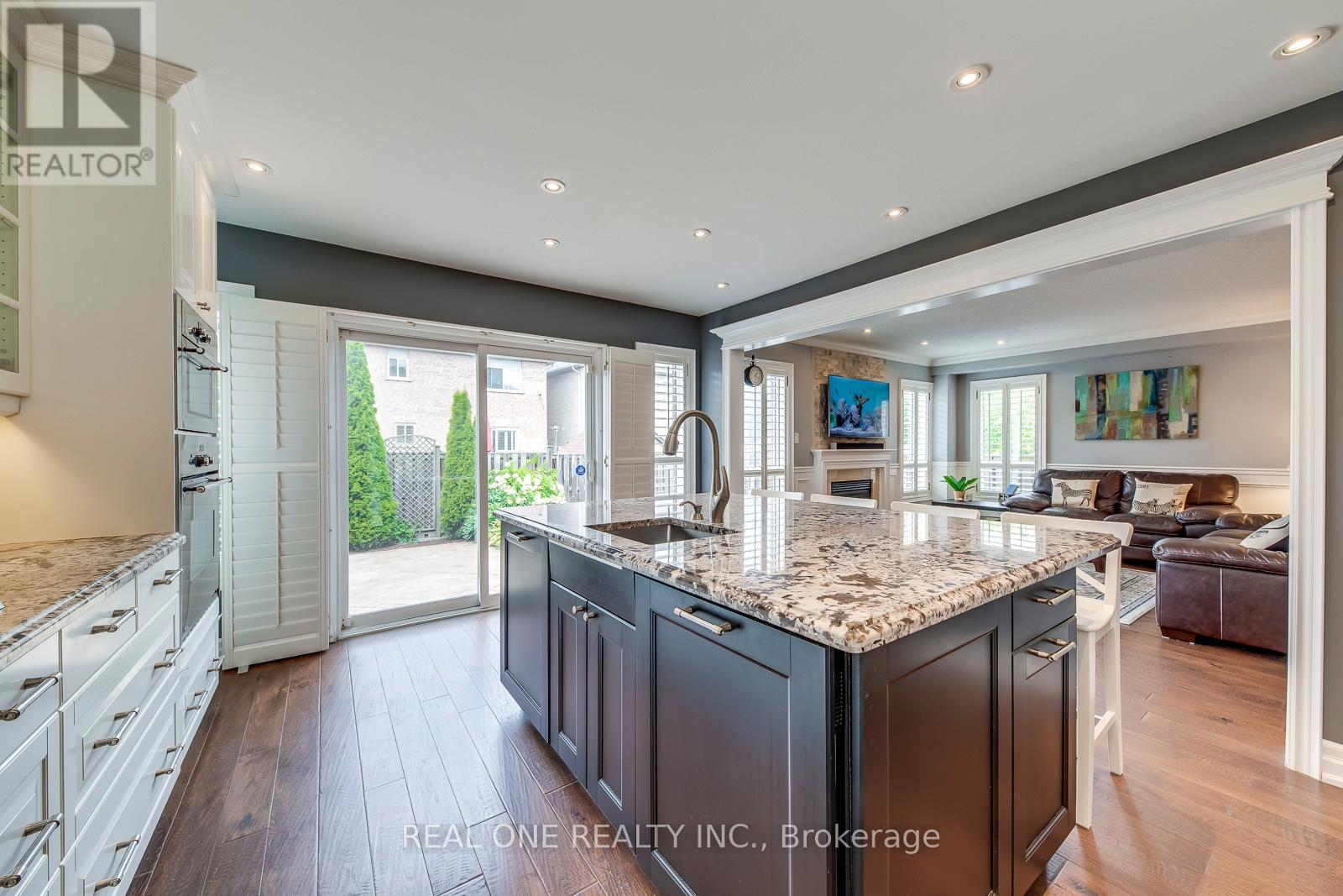 5803 Page Crescent, Burlington, Ontario  L7L 7N9 - Photo 14 - W12386853