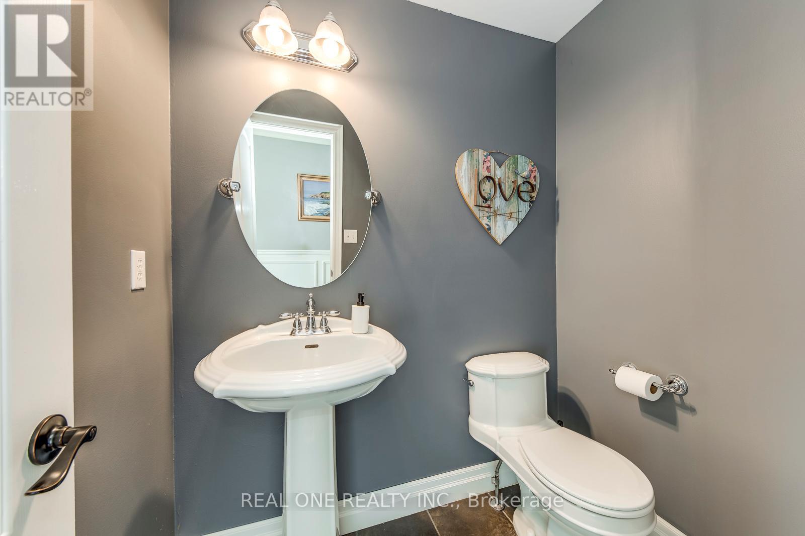 5803 Page Crescent, Burlington, Ontario  L7L 7N9 - Photo 18 - W12386853