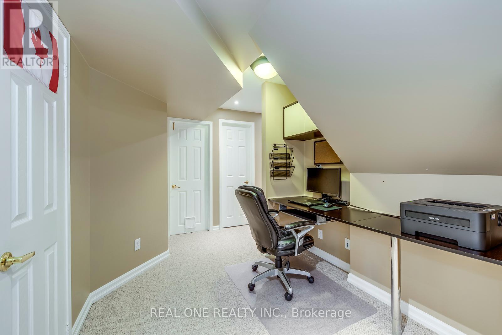 5803 Page Crescent, Burlington, Ontario  L7L 7N9 - Photo 39 - W12386853