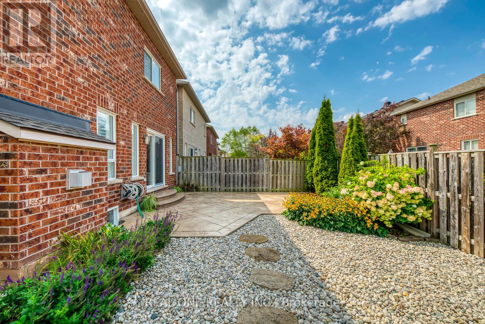 5803 Page Crescent, Burlington, Ontario  L7L 7N9 - Photo 41 - W12386853