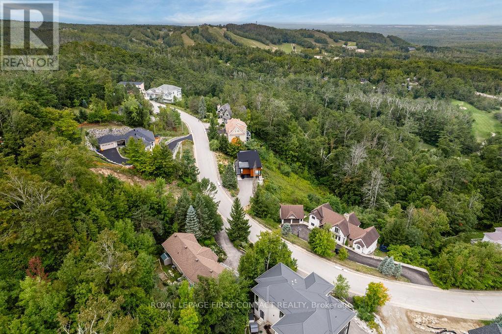 Property at 14 VALLEYCREST DRIVE image 3
