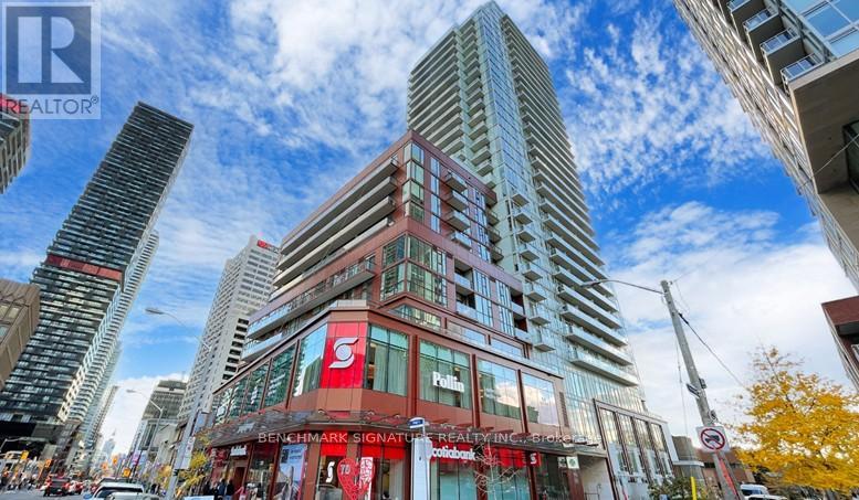 2902 - 33 HELENDALE AVENUE, Toronto, Ontario