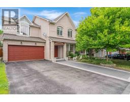 18 OAKHAM RIDGE, Ottawa, Ontario