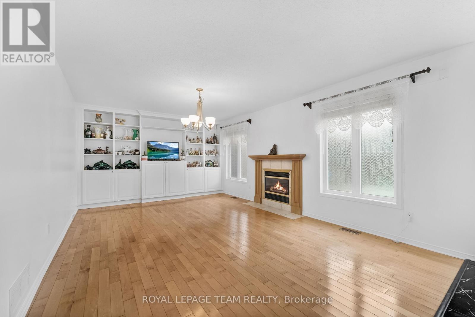 18 Oakham Ridge, Ottawa, Ontario  K2K 3B3 - Photo 14 - X12361765