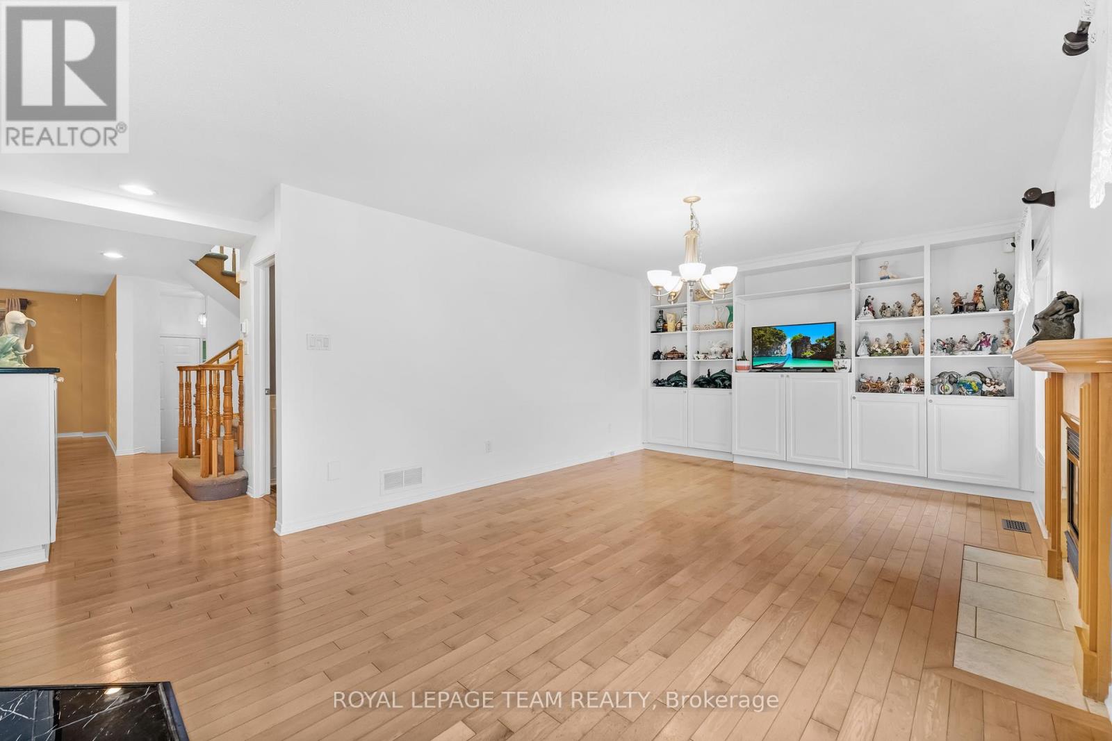 18 Oakham Ridge, Ottawa, Ontario  K2K 3B3 - Photo 17 - X12361765