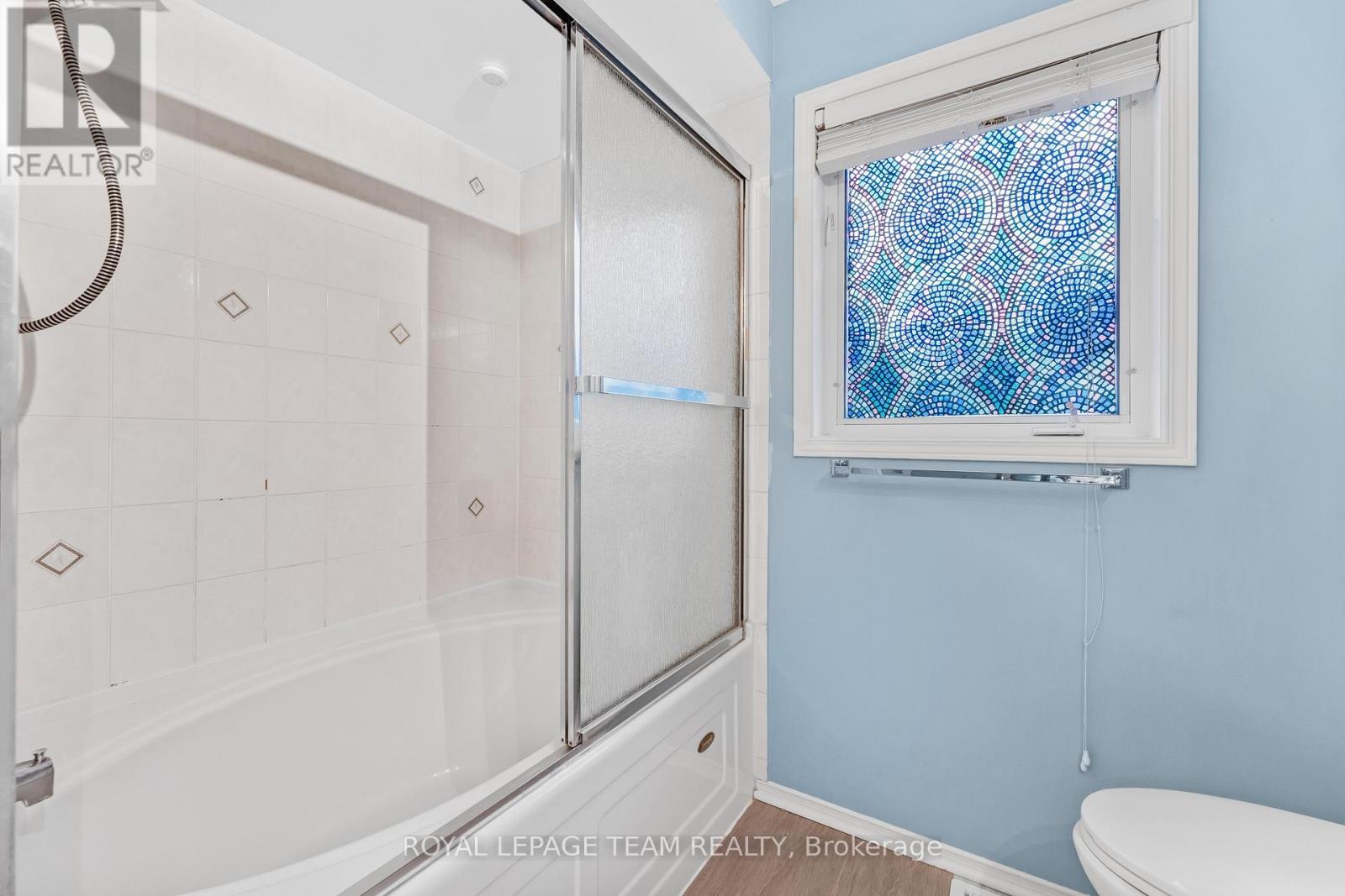 18 Oakham Ridge, Ottawa, Ontario  K2K 3B3 - Photo 23 - X12361765