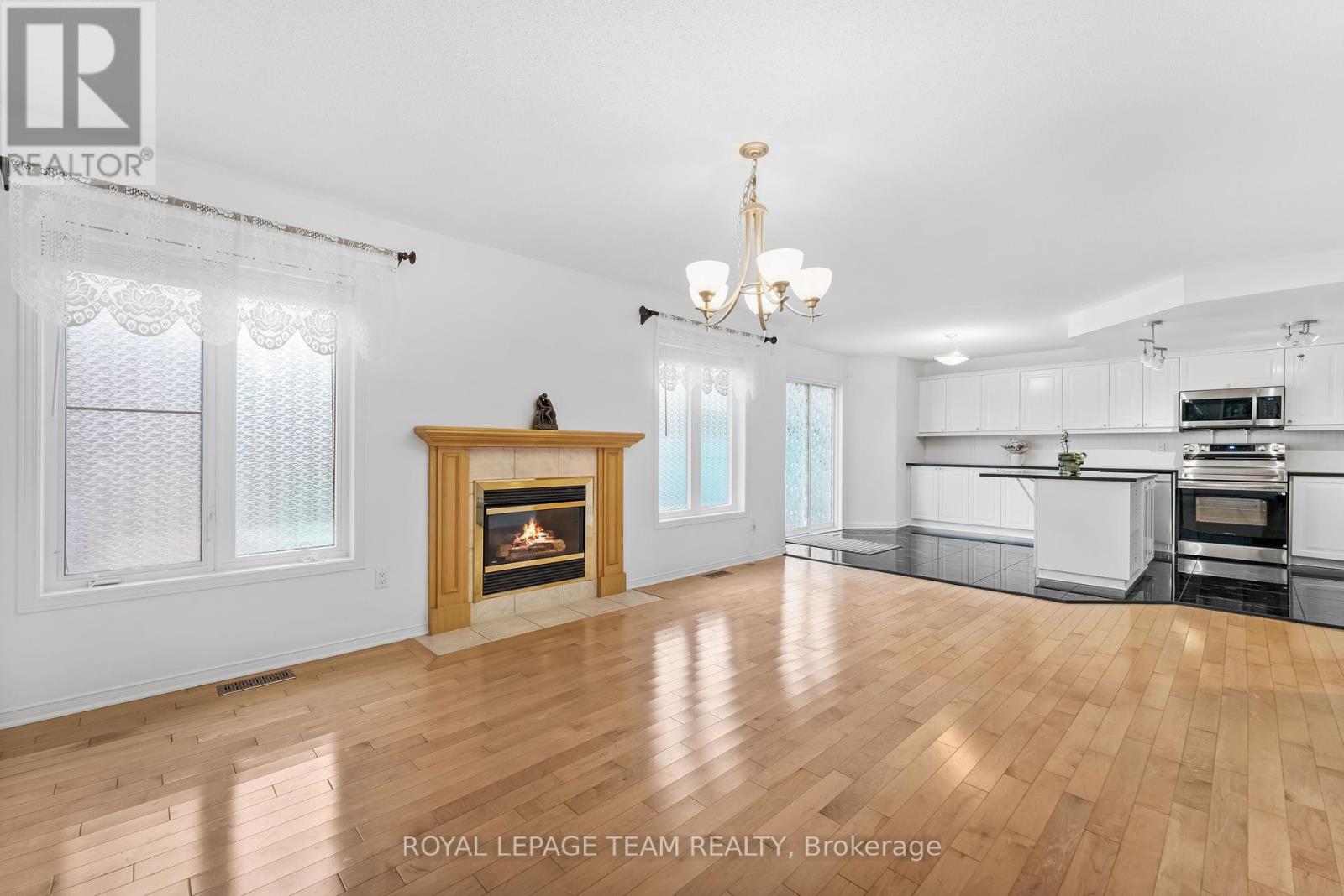 18 Oakham Ridge, Ottawa, Ontario  K2K 3B3 - Photo 15 - X12361765