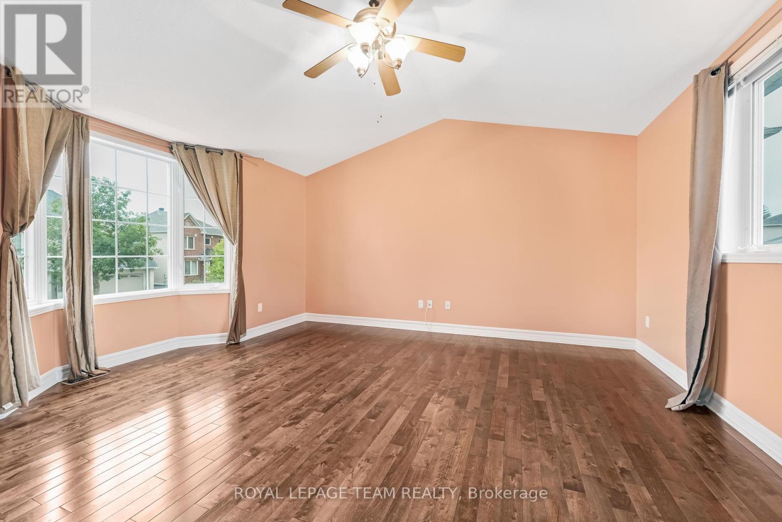 18 Oakham Ridge, Ottawa, Ontario  K2K 3B3 - Photo 24 - X12361765