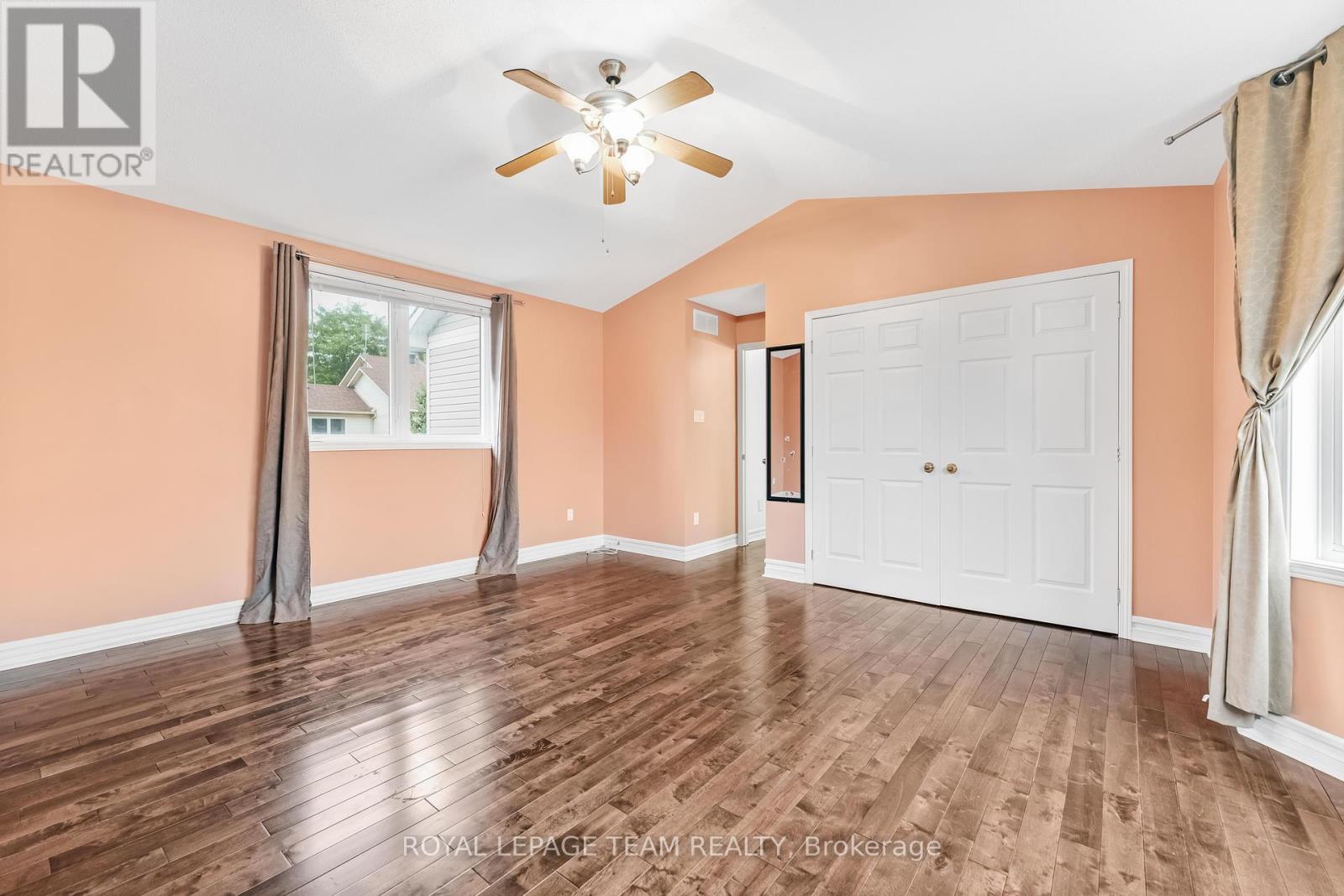 18 Oakham Ridge, Ottawa, Ontario  K2K 3B3 - Photo 25 - X12361765
