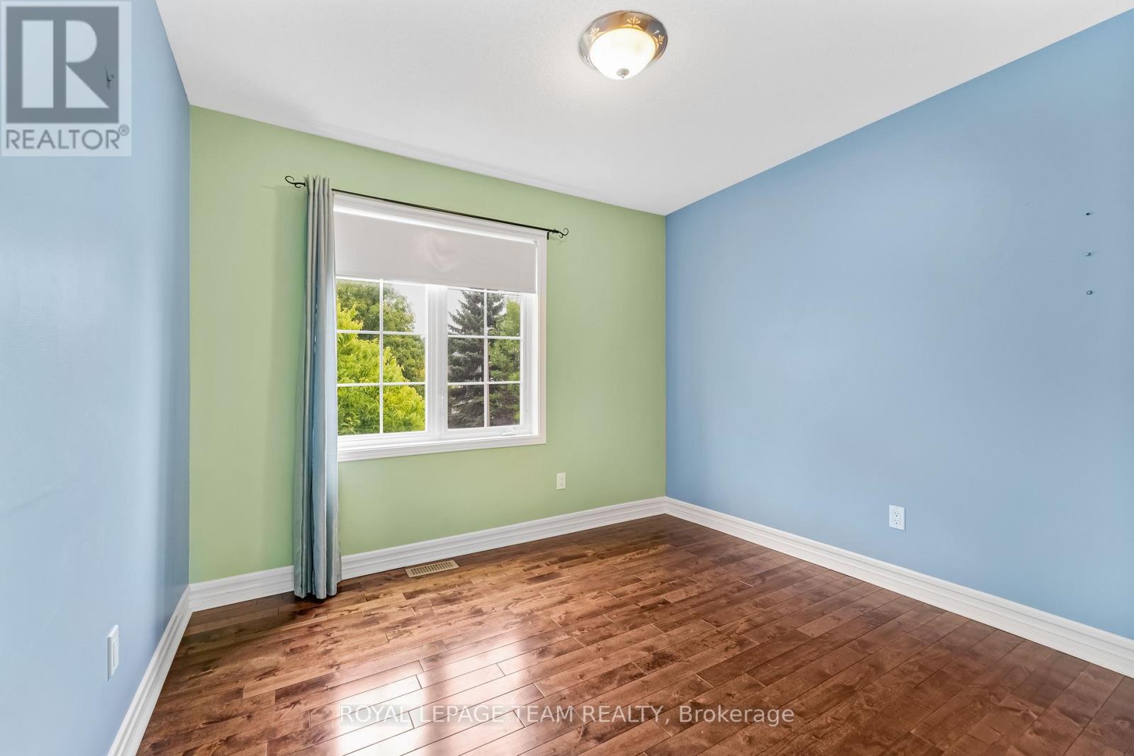 18 Oakham Ridge, Ottawa, Ontario  K2K 3B3 - Photo 26 - X12361765