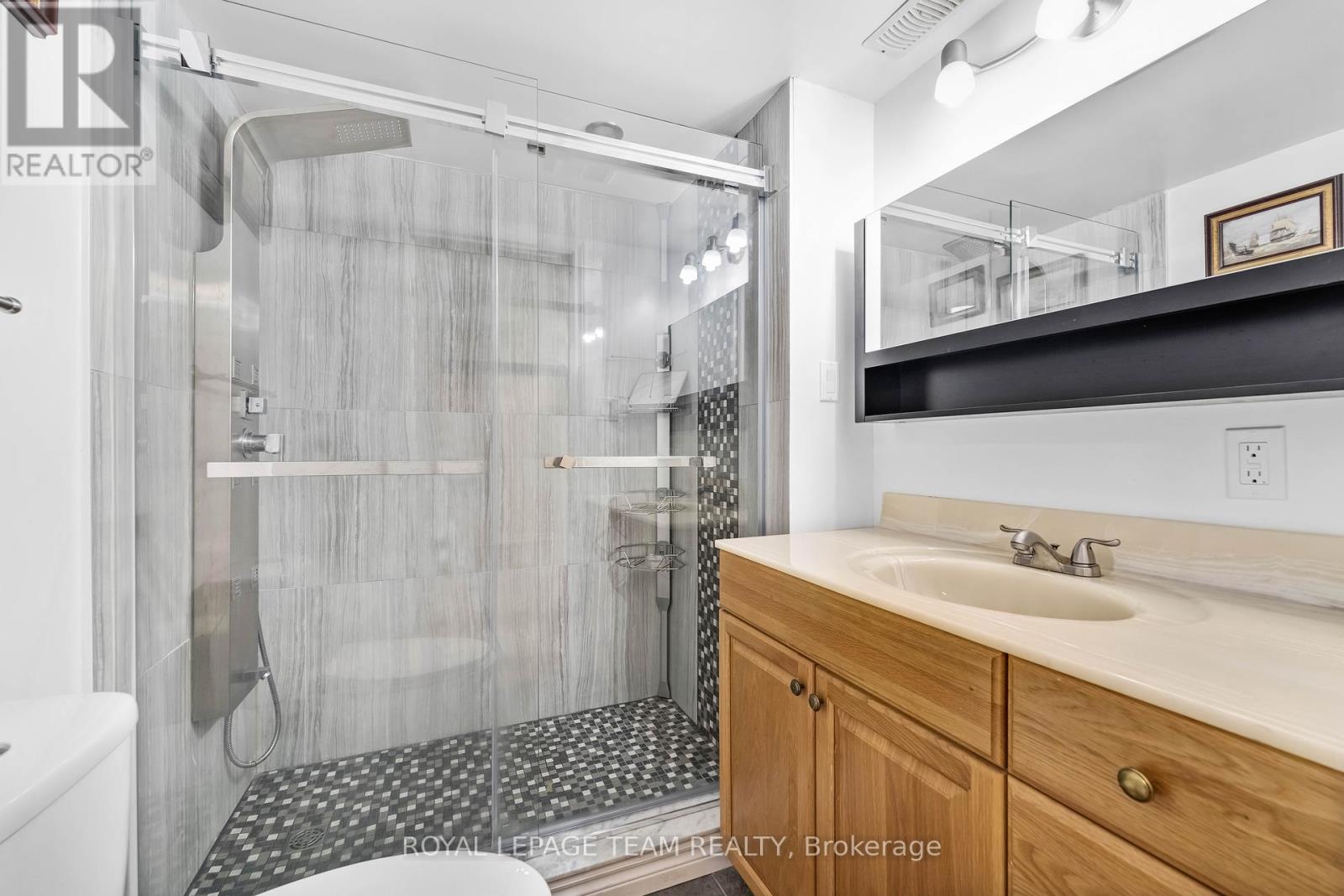 18 Oakham Ridge, Ottawa, Ontario  K2K 3B3 - Photo 37 - X12361765