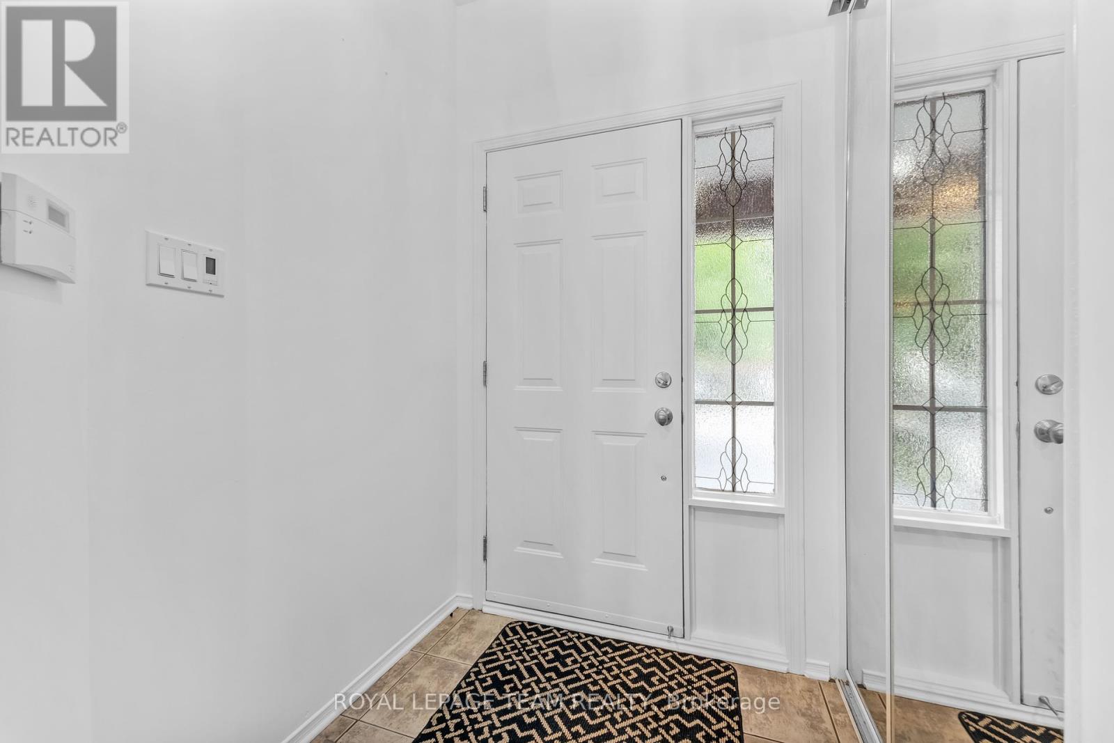 Property at 18 OAKHAM RIDGE image 4