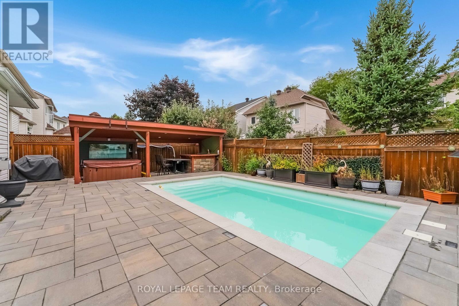 18 Oakham Ridge, Ottawa, Ontario  K2K 3B3 - Photo 31 - X12361765