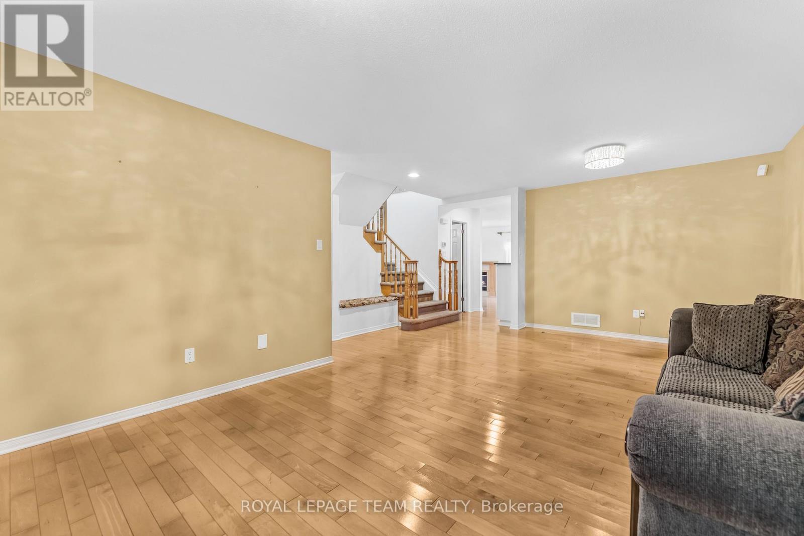 18 Oakham Ridge, Ottawa, Ontario  K2K 3B3 - Photo 8 - X12361765