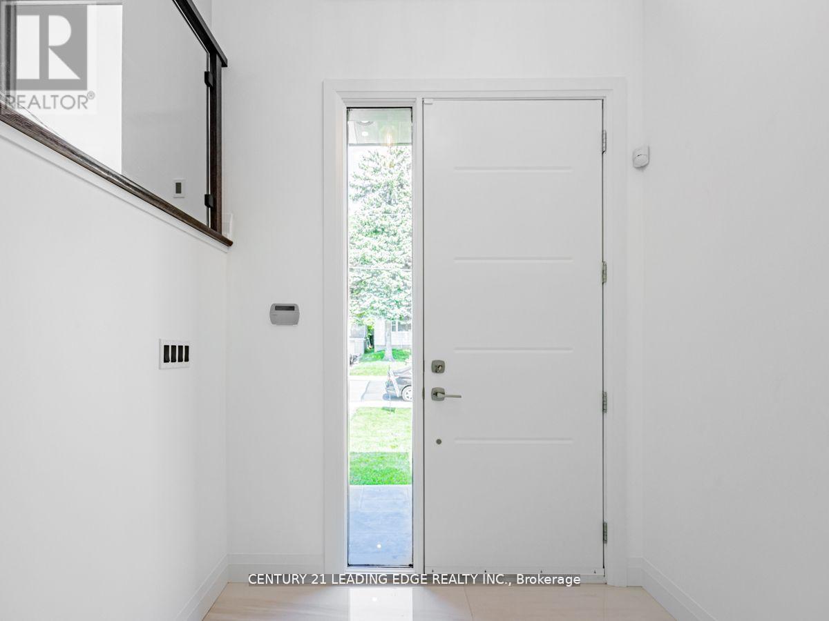 48-B Maybourne Avenue, Toronto, Ontario  M1L 2V9 - Photo 4 - E12387011