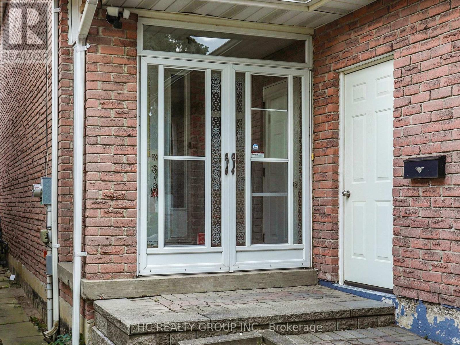 8 Bethany Leigh Drive, Toronto, Ontario  M1V 2N7 - Photo 3 - E12387018