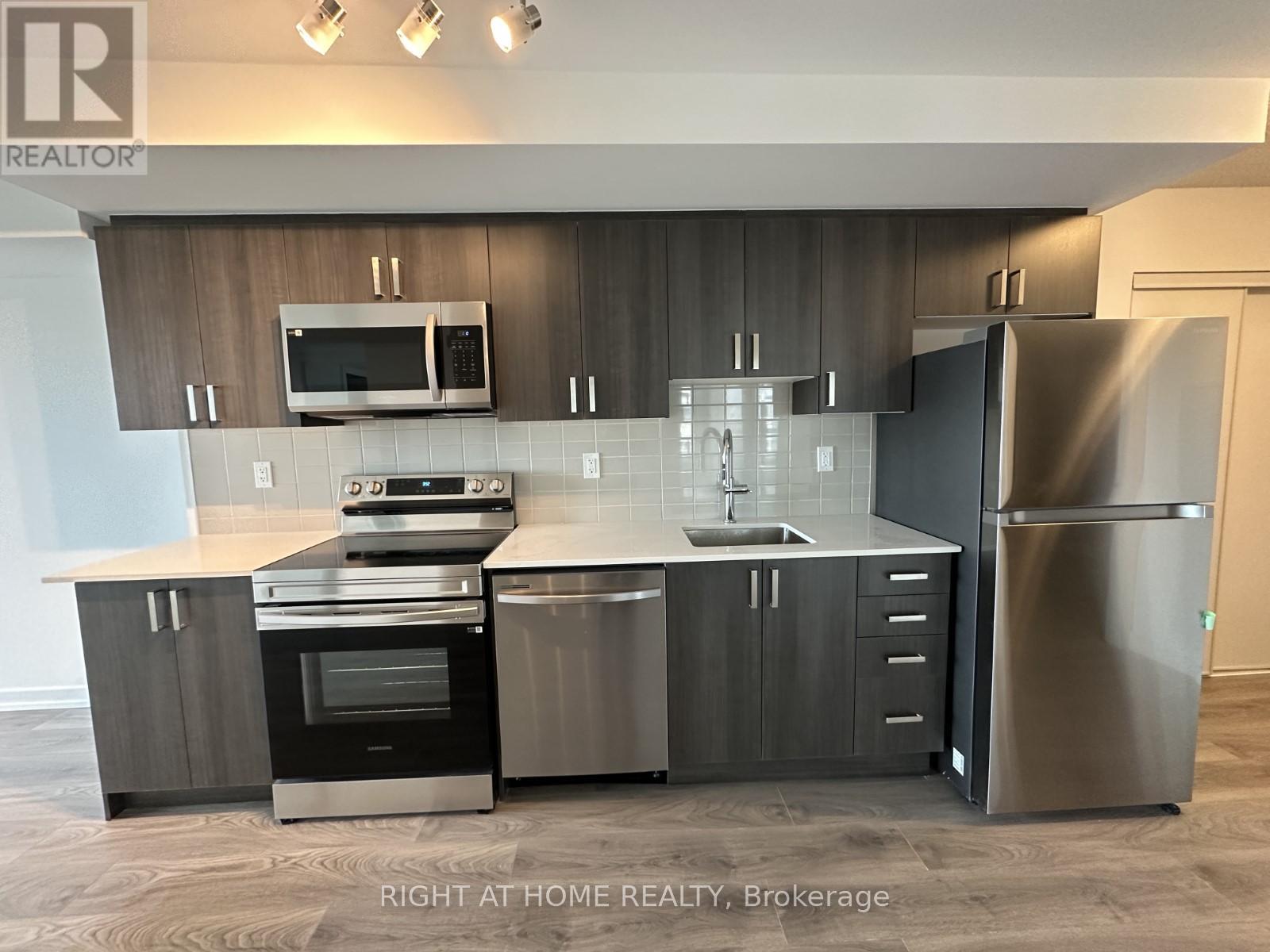 2204 - 1435 Celebration Drive, Pickering, Ontario  L1W 0C4 - Photo 6 - E12361535