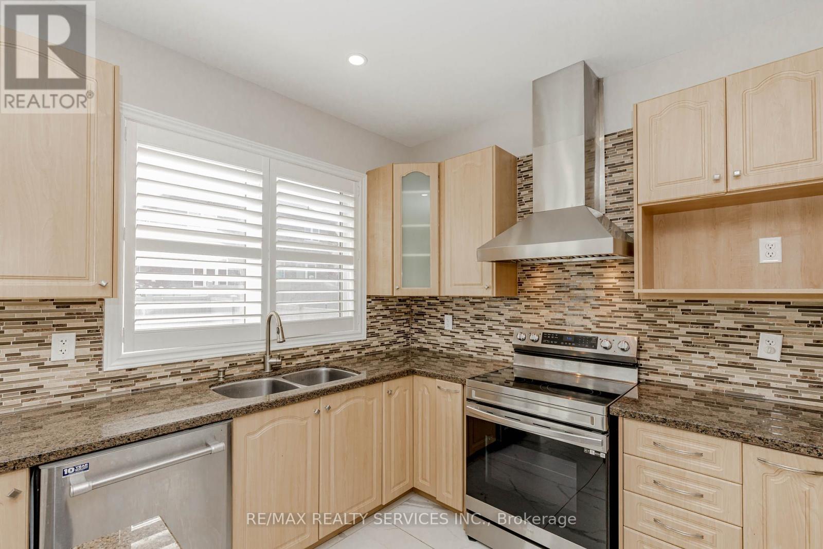 23 Sand Valley Street, Vaughan, Ontario  L6A 4H3 - Photo 13 - N12381602