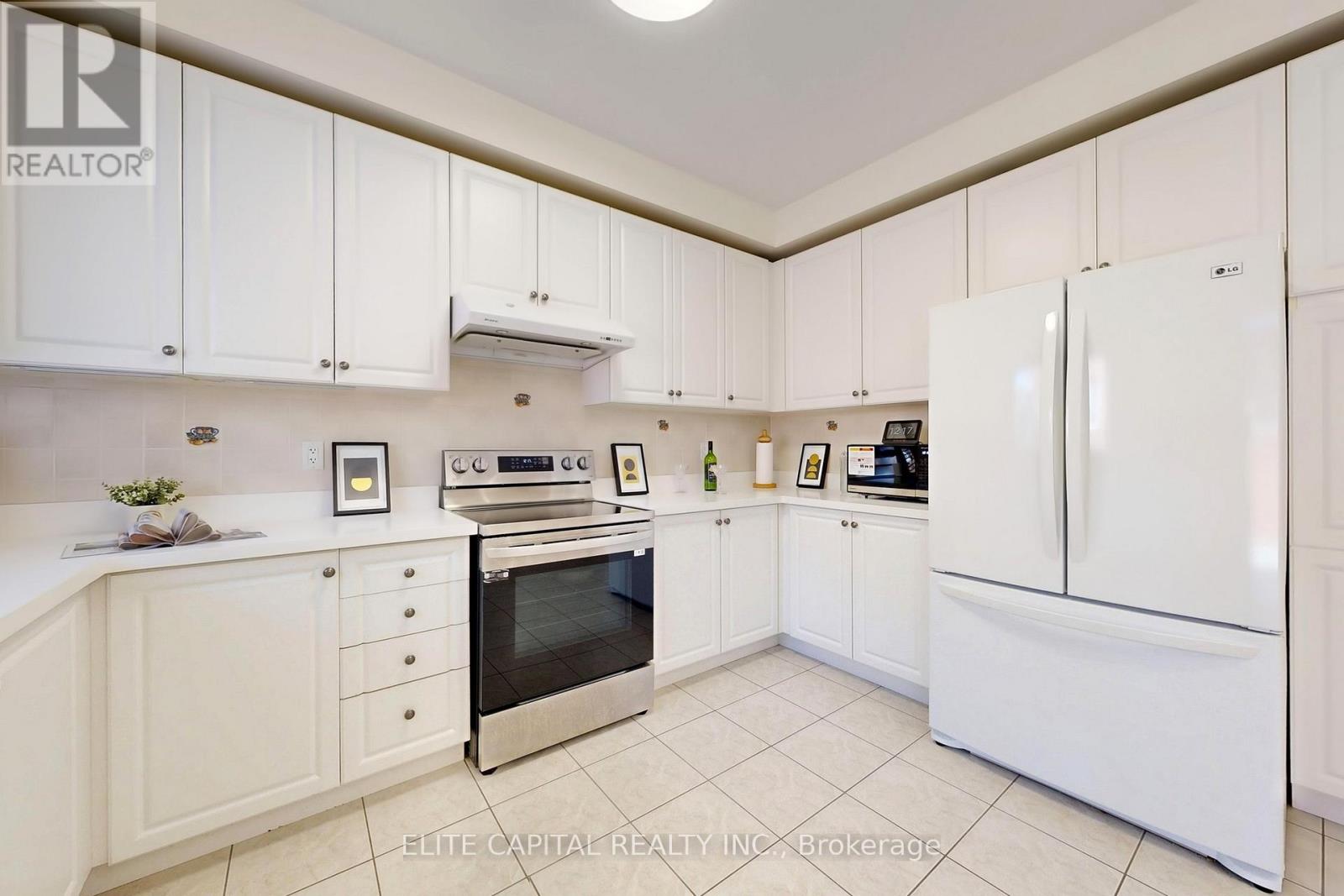 10 Ken Wagg Crescent, Whitchurch-Stouffville (Stouffville), Ontario  L4A 0J8 - Photo 15 - N12384889