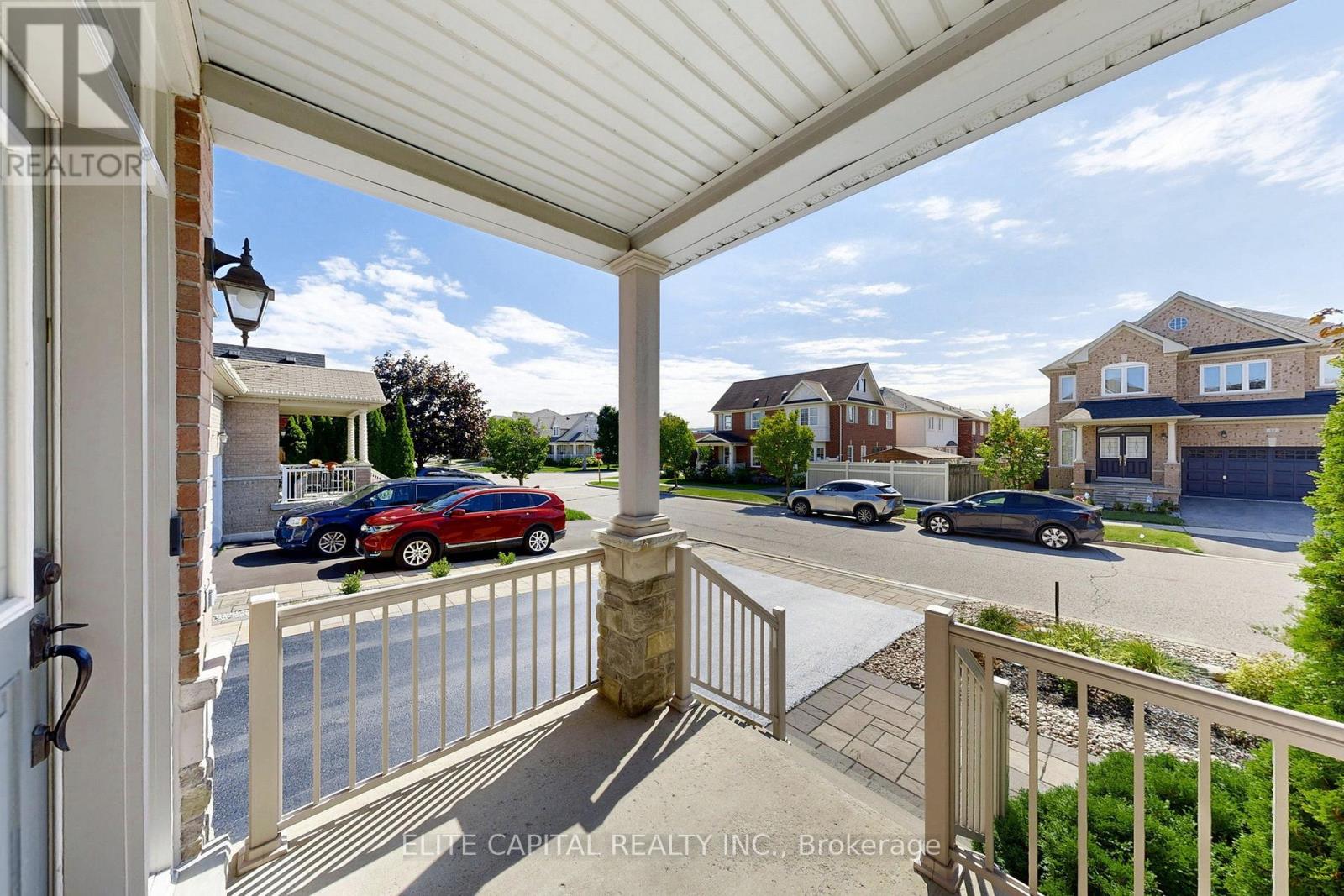 10 Ken Wagg Crescent, Whitchurch-Stouffville (Stouffville), Ontario  L4A 0J8 - Photo 4 - N12384889