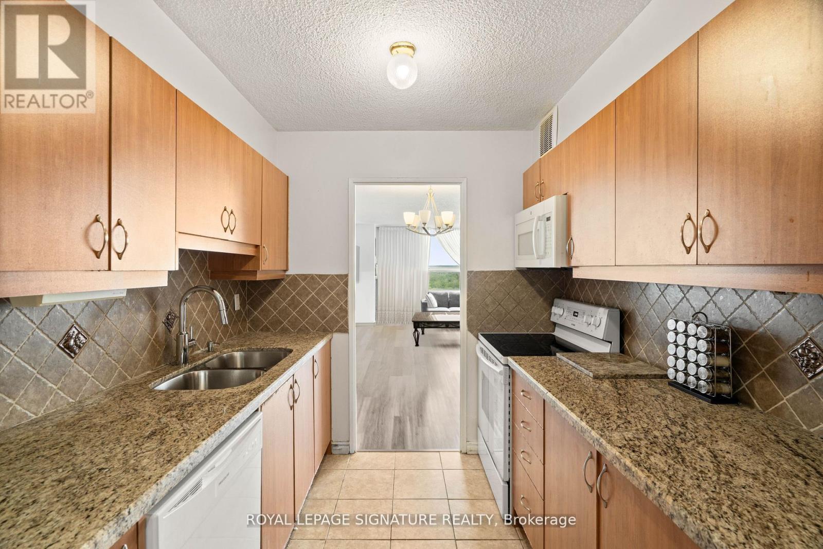 1411 - 40 Panorama Court, Toronto, Ontario  M9V 4M1 - Photo 11 - W12387028