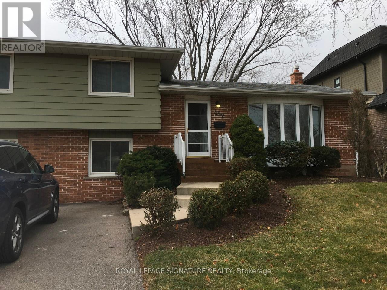 452 Stanfield Drive, Oakville, Ontario  L6L 3P9 - Photo 1 - W12387034
