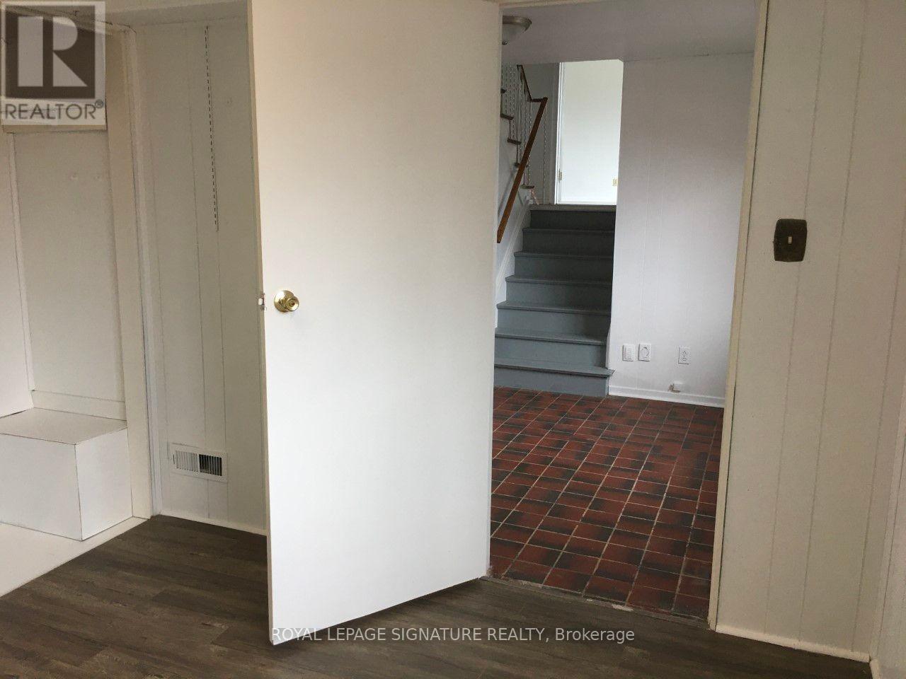 452 Stanfield Drive, Oakville, Ontario  L6L 3P9 - Photo 15 - W12387034