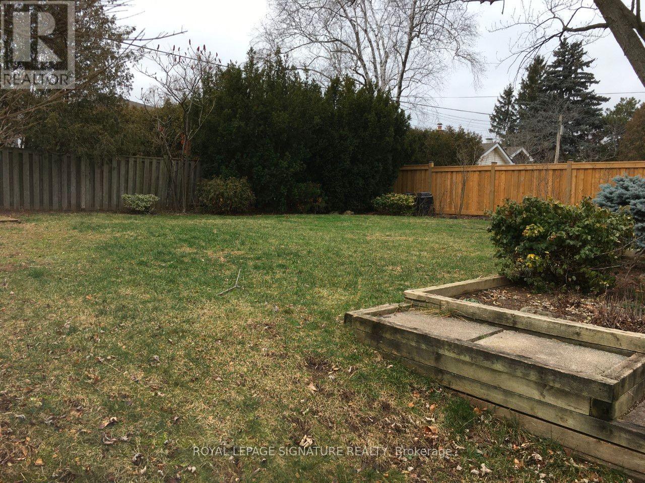 452 Stanfield Drive, Oakville, Ontario  L6L 3P9 - Photo 18 - W12387034