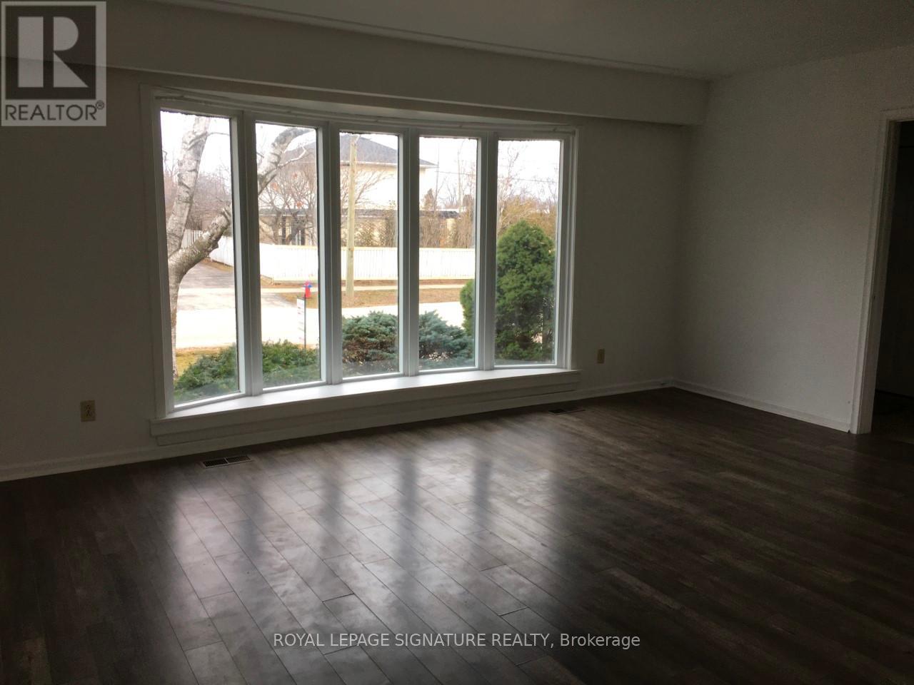 452 Stanfield Drive, Oakville, Ontario  L6L 3P9 - Photo 2 - W12387034