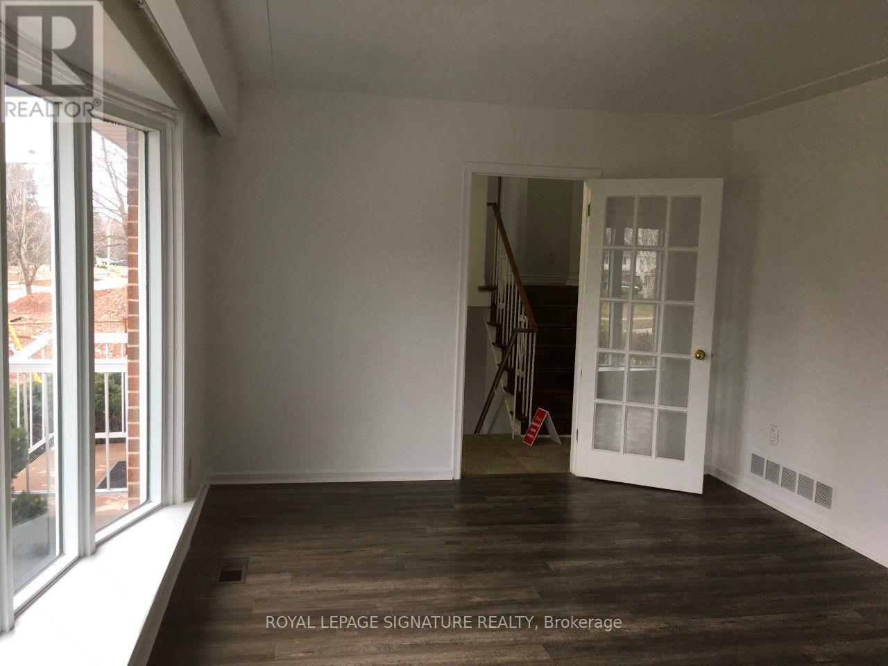 452 Stanfield Drive, Oakville, Ontario  L6L 3P9 - Photo 3 - W12387034