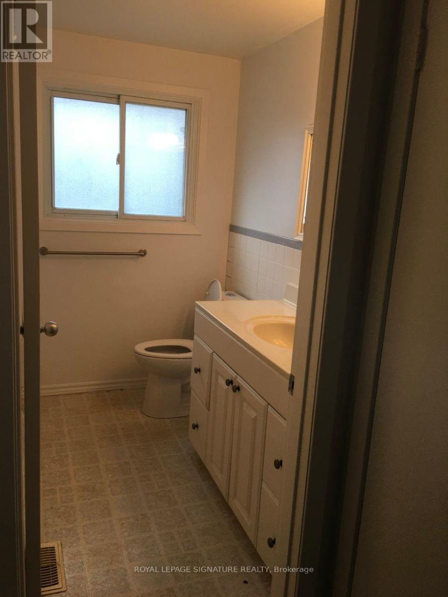 452 Stanfield Drive, Oakville, Ontario  L6L 3P9 - Photo 7 - W12387034