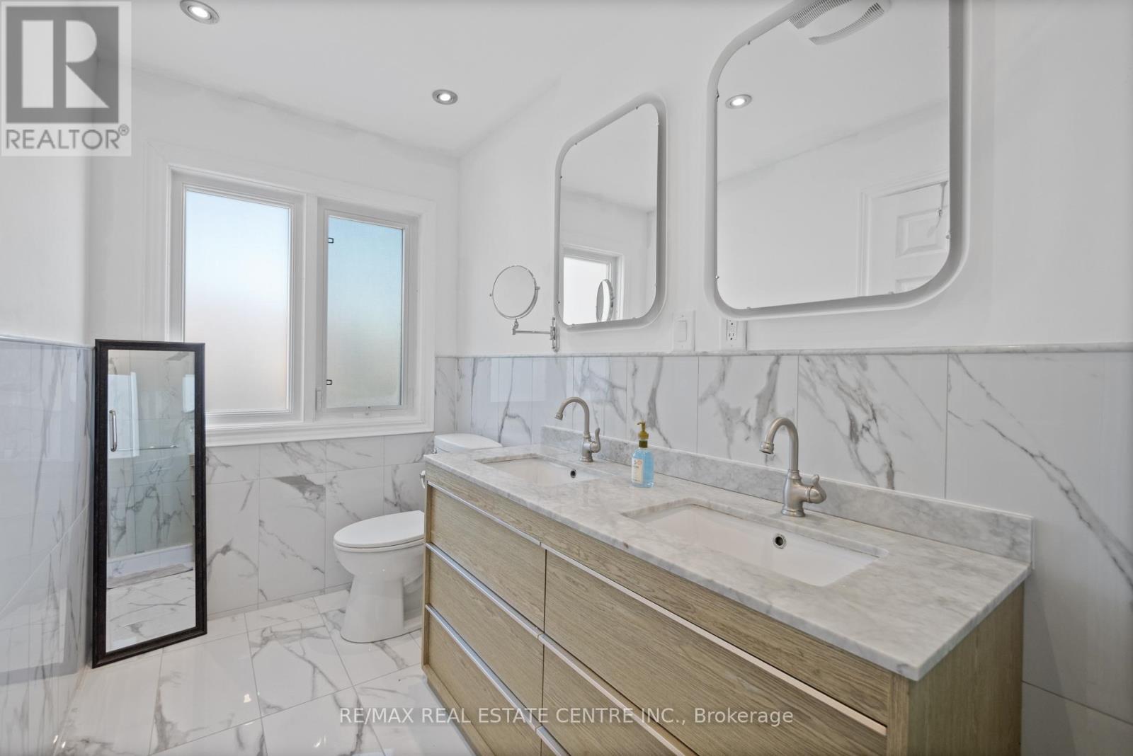 31 Martree Crescent, Brampton, Ontario  L6V 4R3 - Photo 19 - W12379444