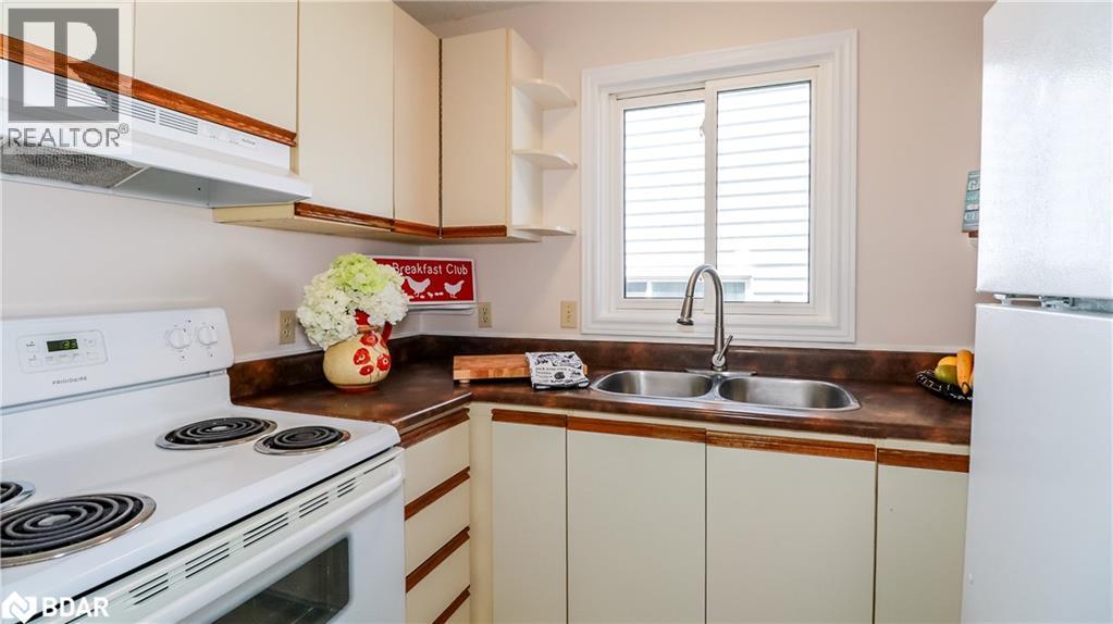 82 Melinda Crescent, Barrie, Ontario  L4N 5G6 - Photo 9 - 40761138