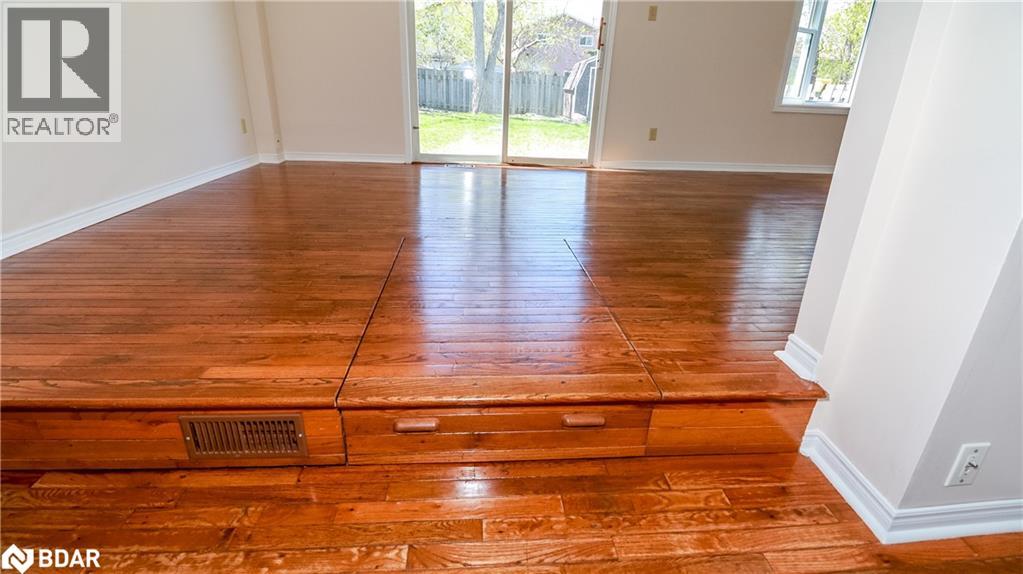 82 Melinda Crescent, Barrie, Ontario  L4N 5G6 - Photo 28 - 40761138