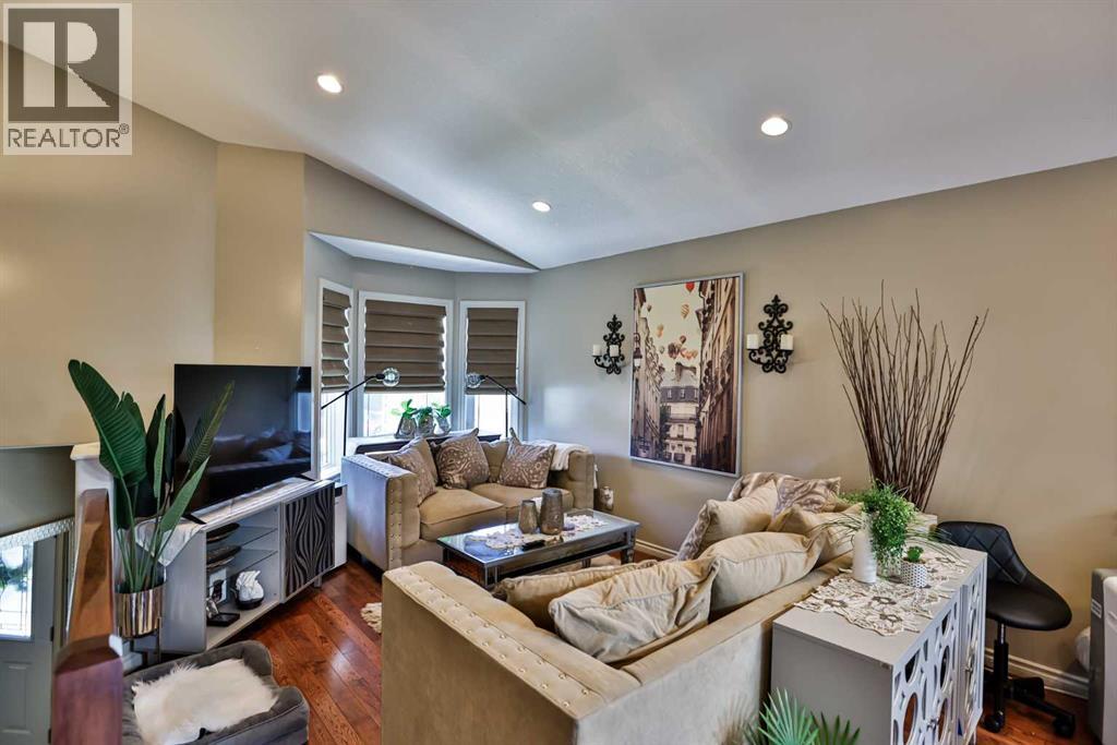 Property at 125 Couleesprings Way S image 3