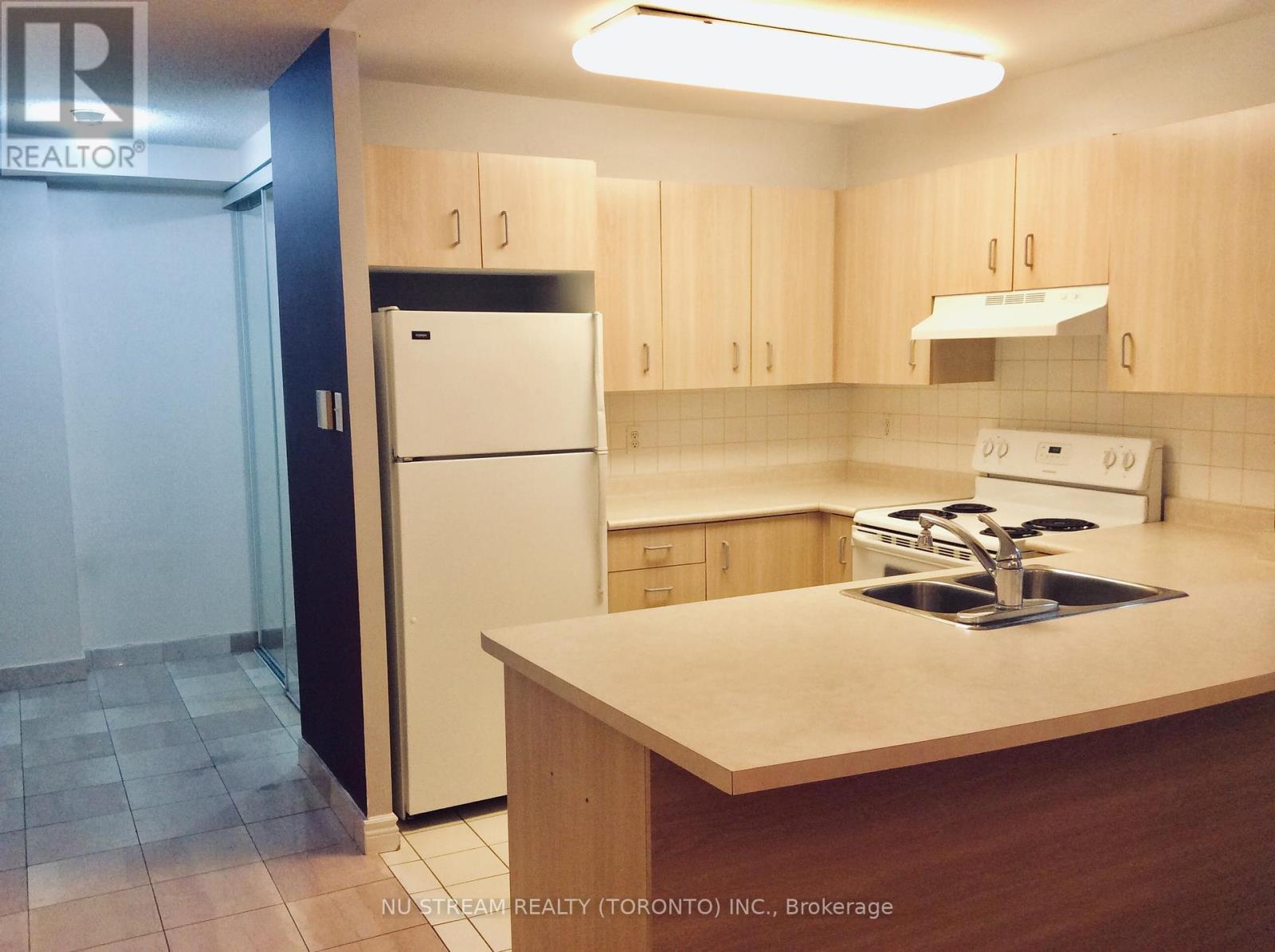 608 - 105 Victoria Street, Toronto, Ontario  M5C 3B4 - Photo 3 - C12387046