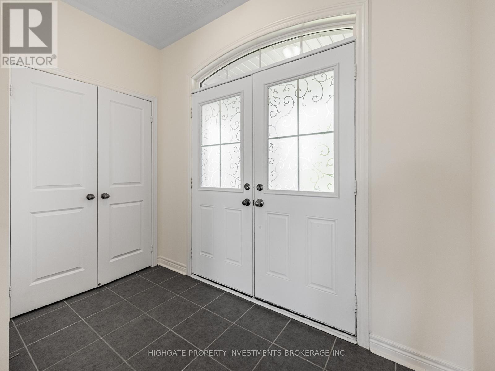 9 Gastonia Road, Brampton, Ontario  L7A 4M8 - Photo 4 - W12387049