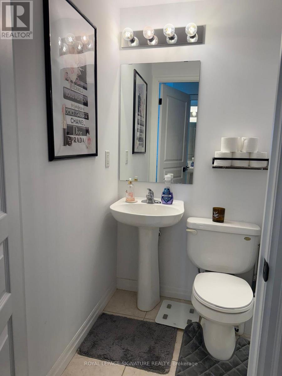 3104 - 220 Burnhamthorpe Road, Mississauga, Ontario  L5B 4N4 - Photo 2 - W12387065