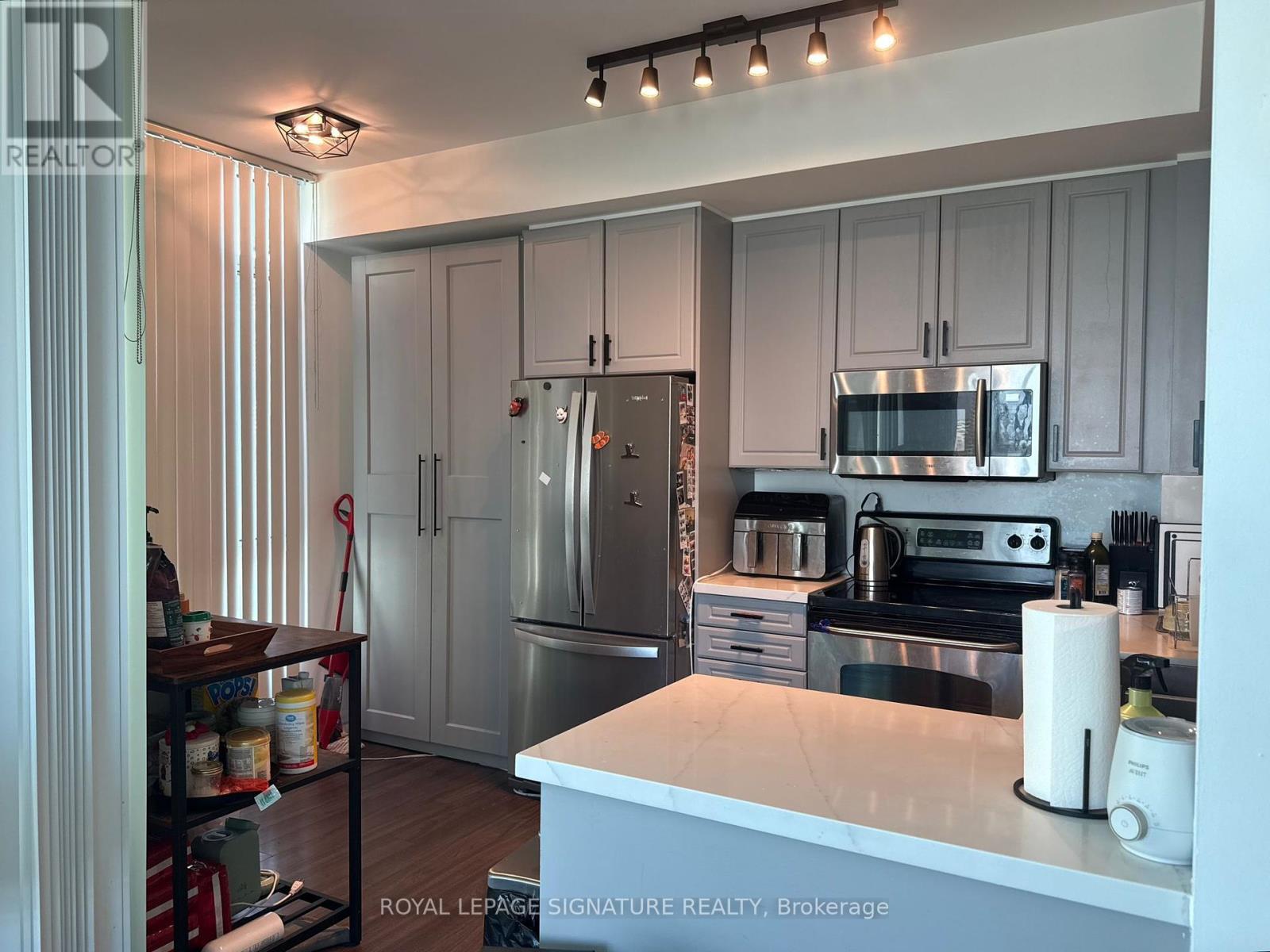 3104 - 220 Burnhamthorpe Road, Mississauga, Ontario  L5B 4N4 - Photo 4 - W12387065