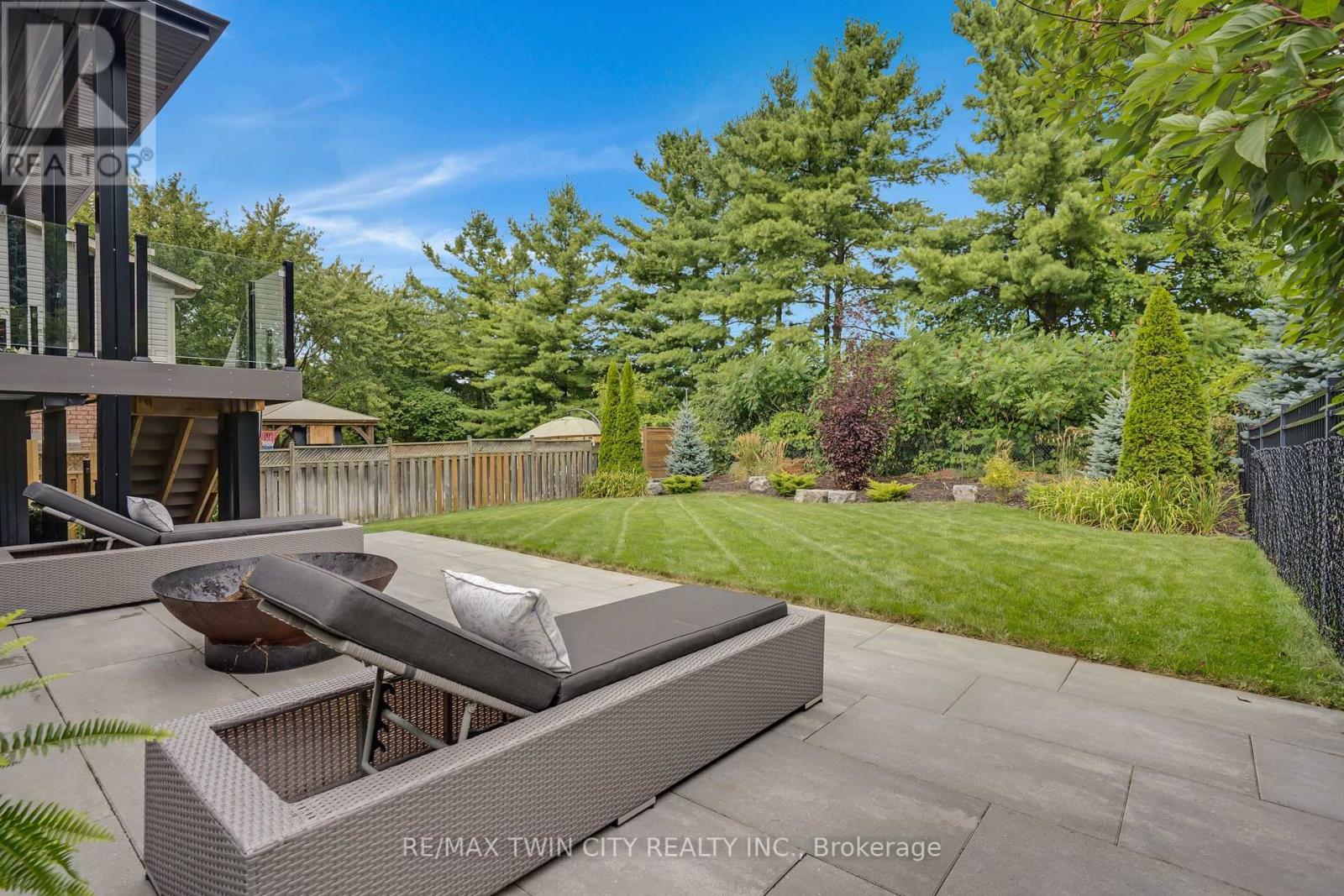 34 Woodcrest Court, Kitchener, Ontario  N2P 2K2 - Photo 39 - X12382688
