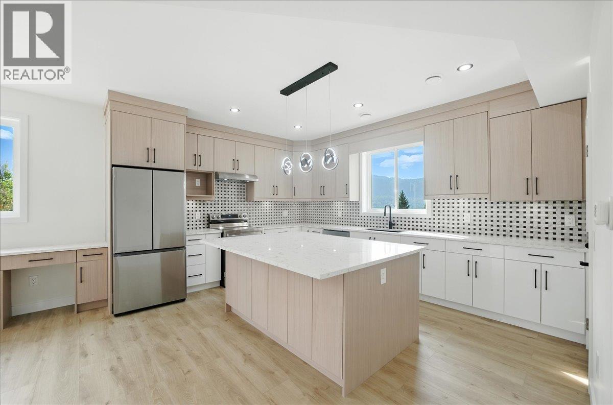 3736 Toba Road, Castlegar, British Columbia  V1N 4Y3 - Photo 10 - 10361674