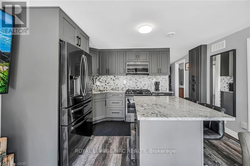 33 Dover Street, Haldimand, Ontario  N1A 2W6 - Photo 12 - X12370775