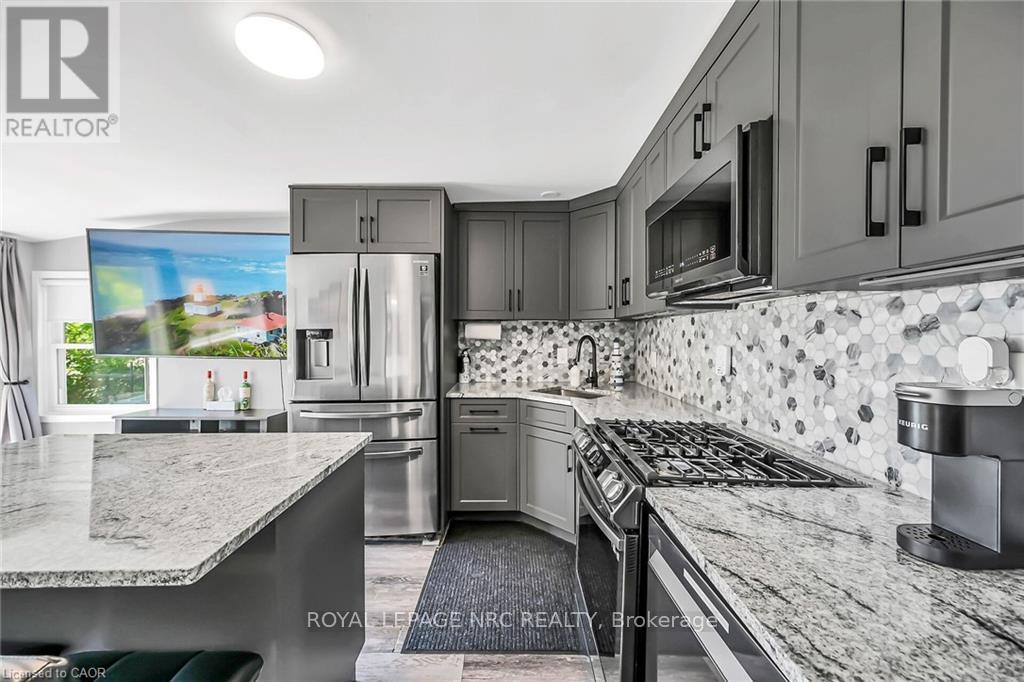 33 Dover Street, Haldimand, Ontario  N1A 2W6 - Photo 13 - X12370775