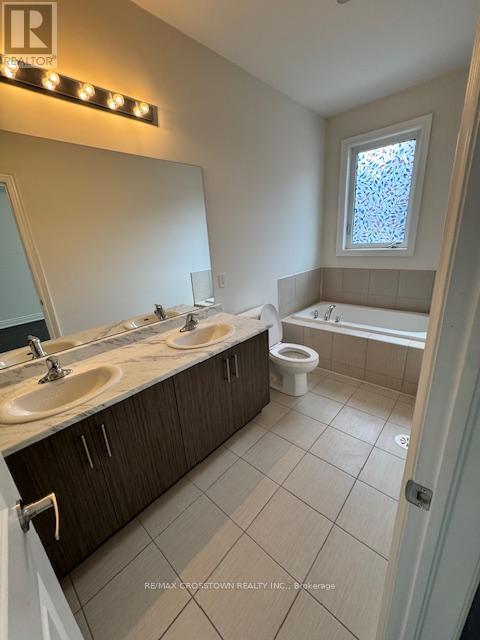 19 Tarmola Park Court, Toronto, Ontario  M9L 0A6 - Photo 16 - W12387091