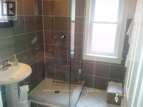 58 Roxaline Street, Toronto (Humber Heights), Ontario  M9P 2Y9 - Photo 5 - W12387092